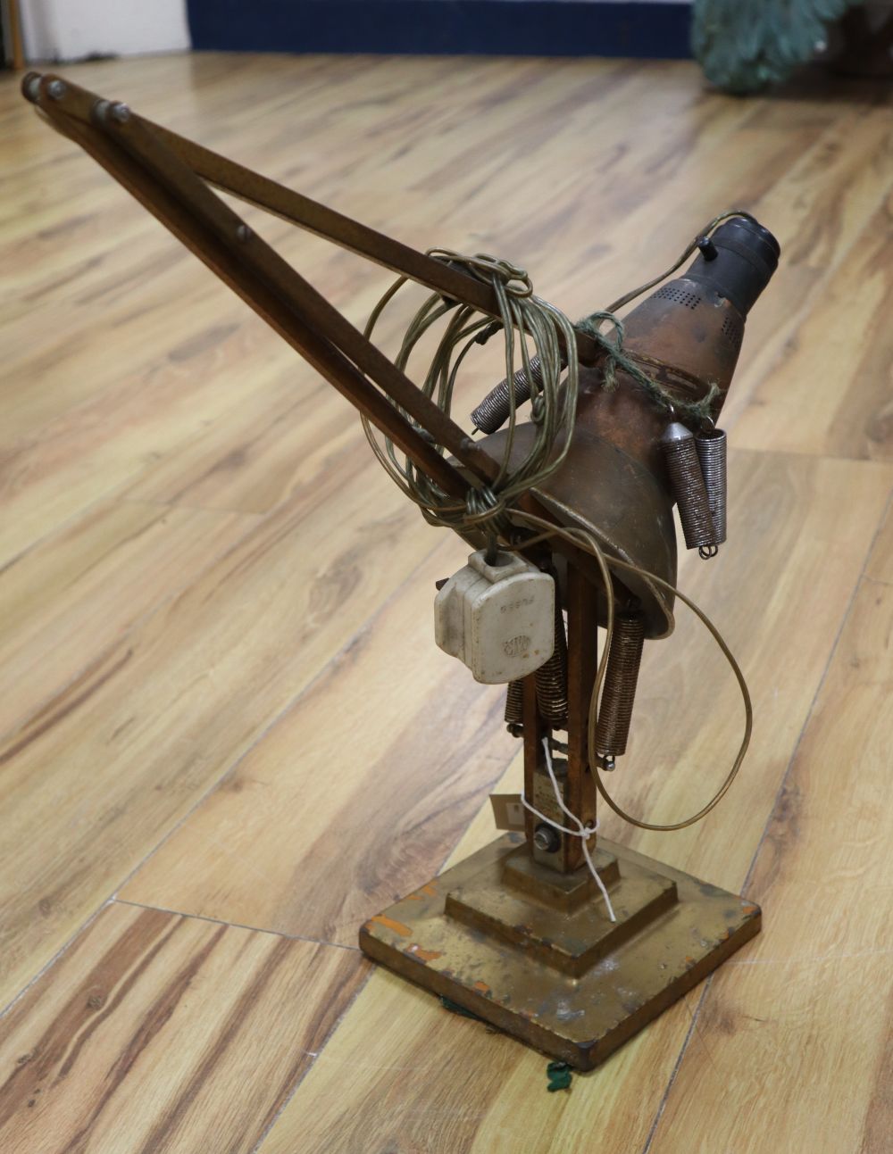 A 1930s/40s anglepoise lamp